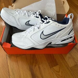 Nike Men’s White and Navy Low-Top Air Cushion Trainers